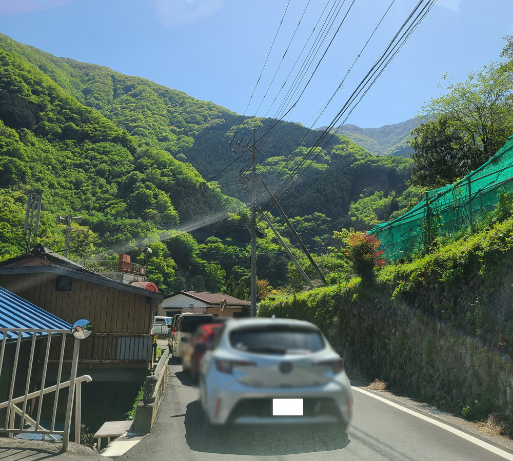 日原鍾乳洞の渋滞状況