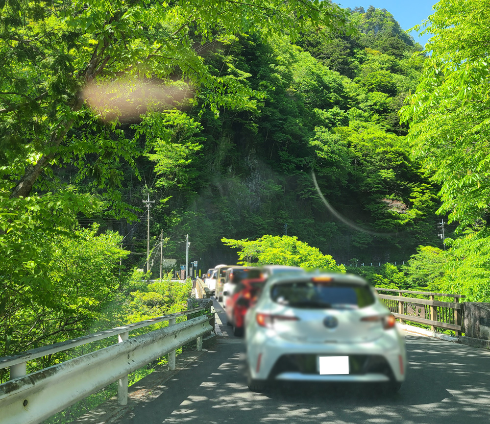 日原鍾乳洞の渋滞状況